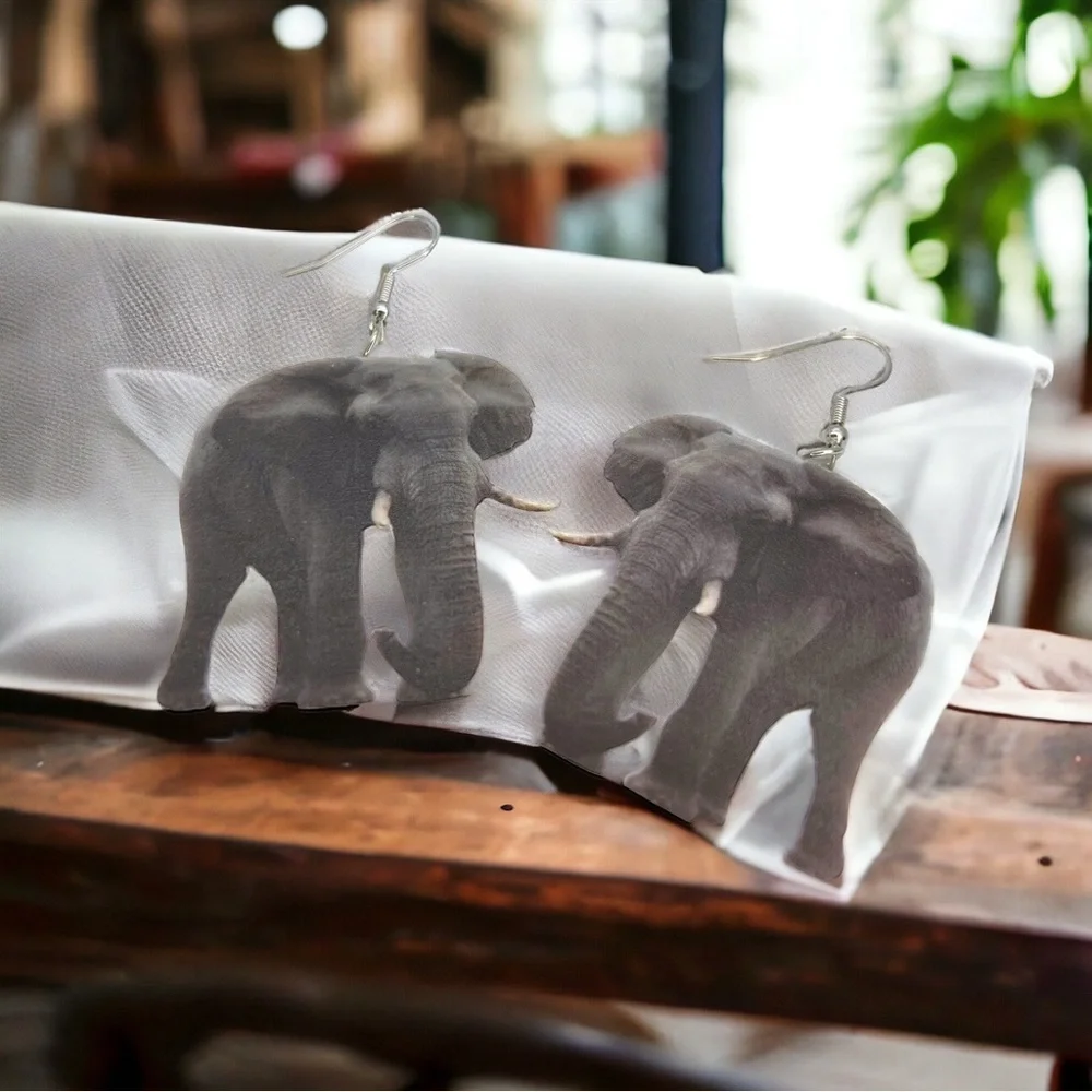 N/A elephant earrings